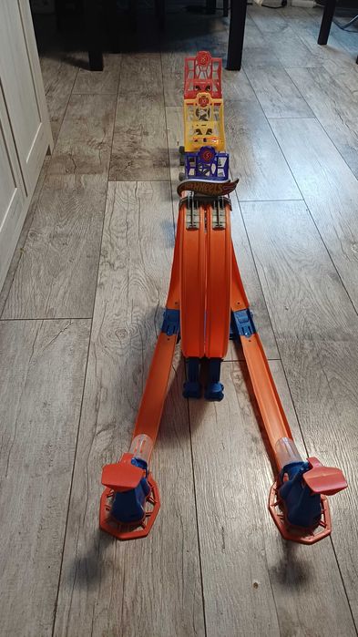 Hot Wheels – tor wyścigowy / zestaw kaskaderski (bez pudełka)