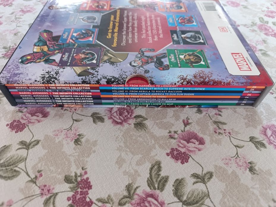 8 książek Marvel Avengers The Infinite Collection po angielsku