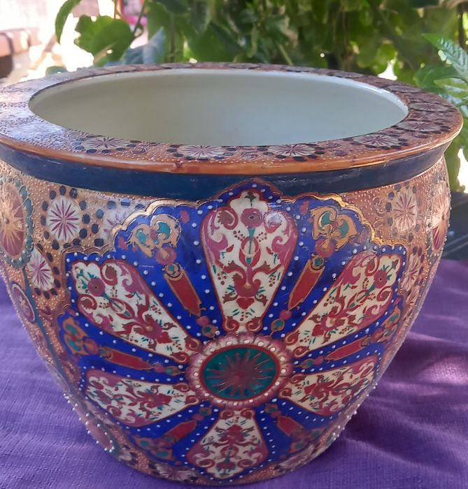 Antigo Cachepou em cerâmica policromada ,altura 20cm