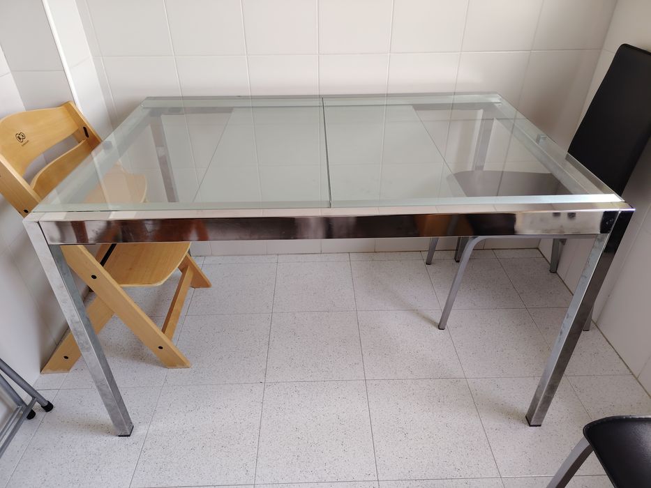 Mesa de vidro extensível do Ikea