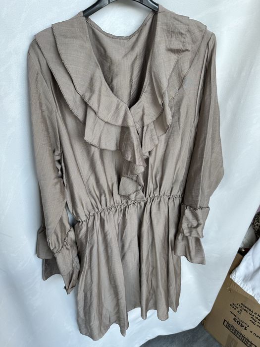 Nowa sukienka beżowa z falbankami rozm uniwersalny