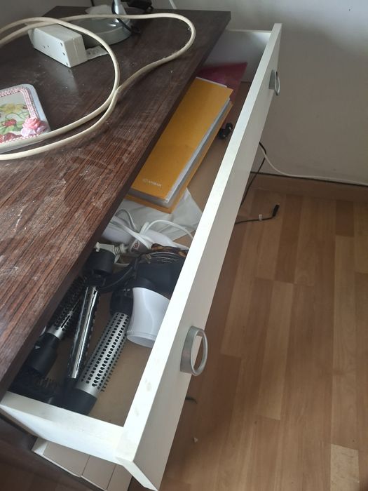 Comoda usada com 4 gavetas