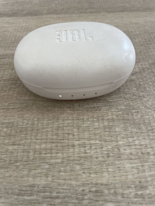 Auriculares JBL brancos