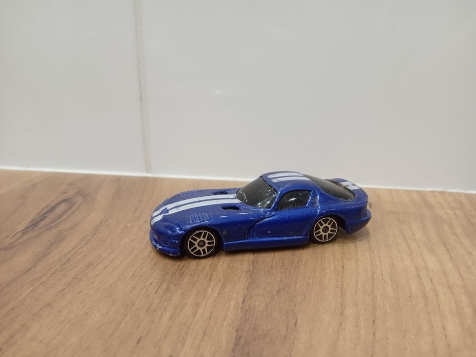 Samochodzik resorak model 1996 Dodge Viper GTS Maisto
