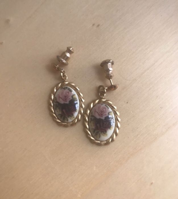 Brincos de furo - novos