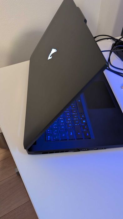 Gigabyte AORUS 7 9KF 17,3" 360Hz / i5-12500H / 32GB / 1,5TB / RTX4060