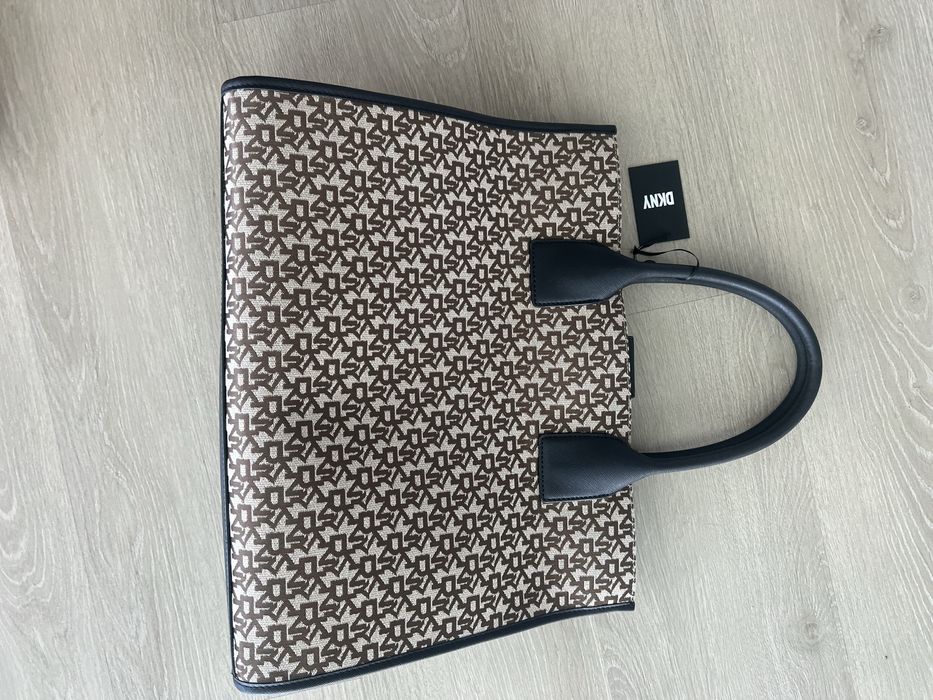Mala DKNY totalmente nova