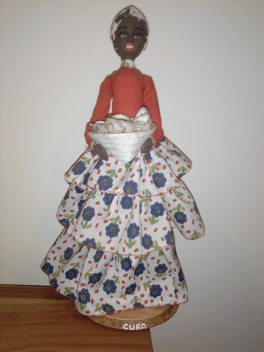 Bonecas de porcelana estão novas  como se vê nas fotos