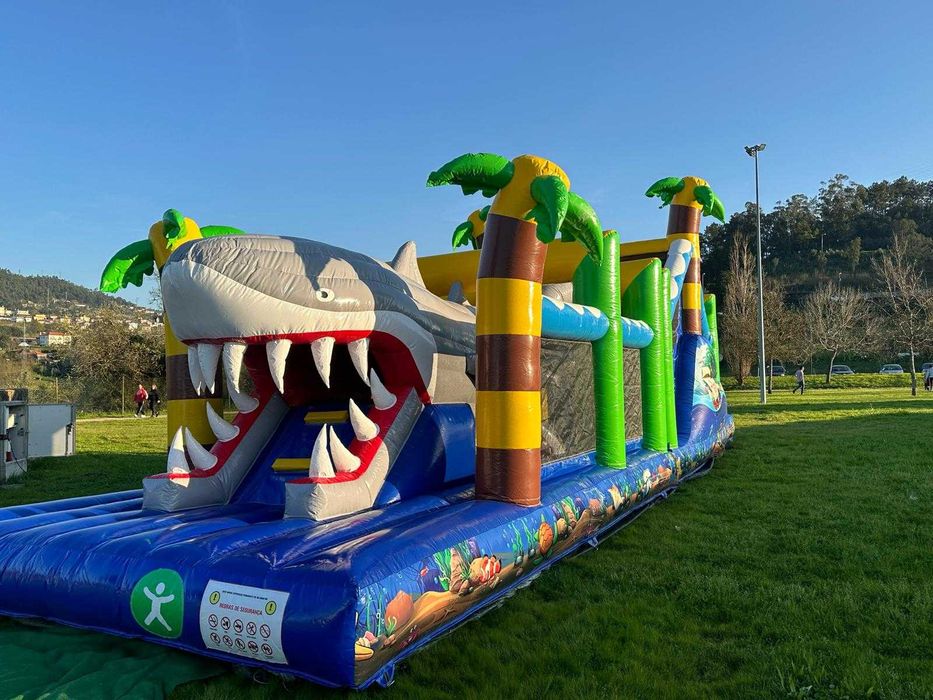 Aluguer de insufláveis / pistas obstáculos / karts a pedais