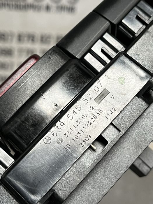 Блок кнопок автоматичного відкривання бокових дверей Vito w639