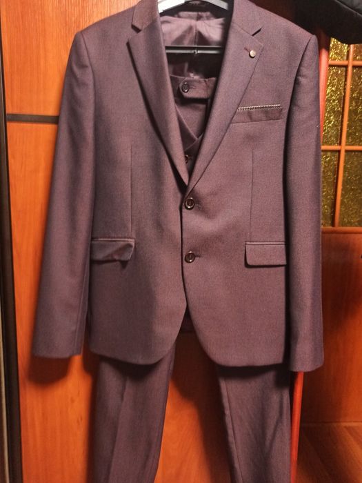 Класичний чоловічий костюм