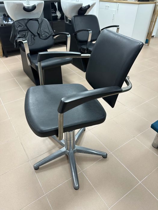 Cadeira para cabeleireira em pele