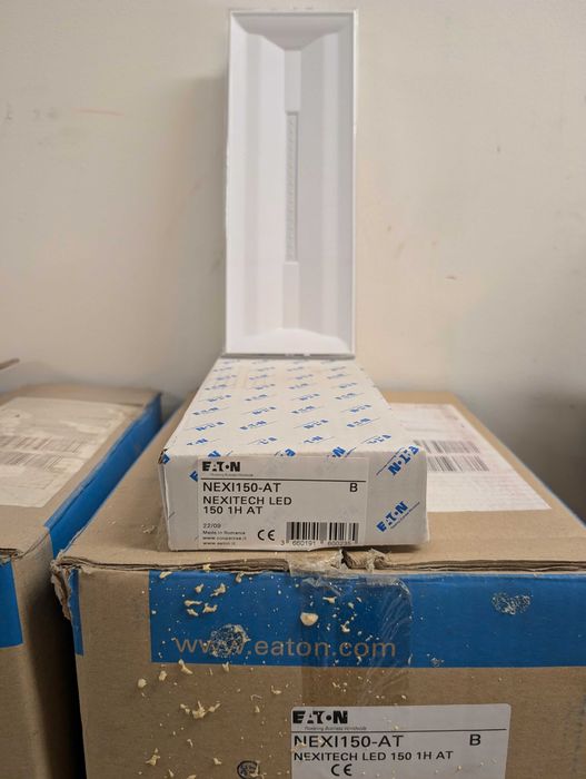 Bloco de Emergência Eaton NexiTech LED 150lm 1h AT - Novo