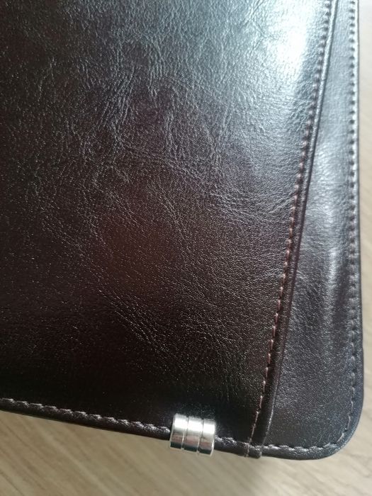 Brązowa teczka aktówka na dokumenty