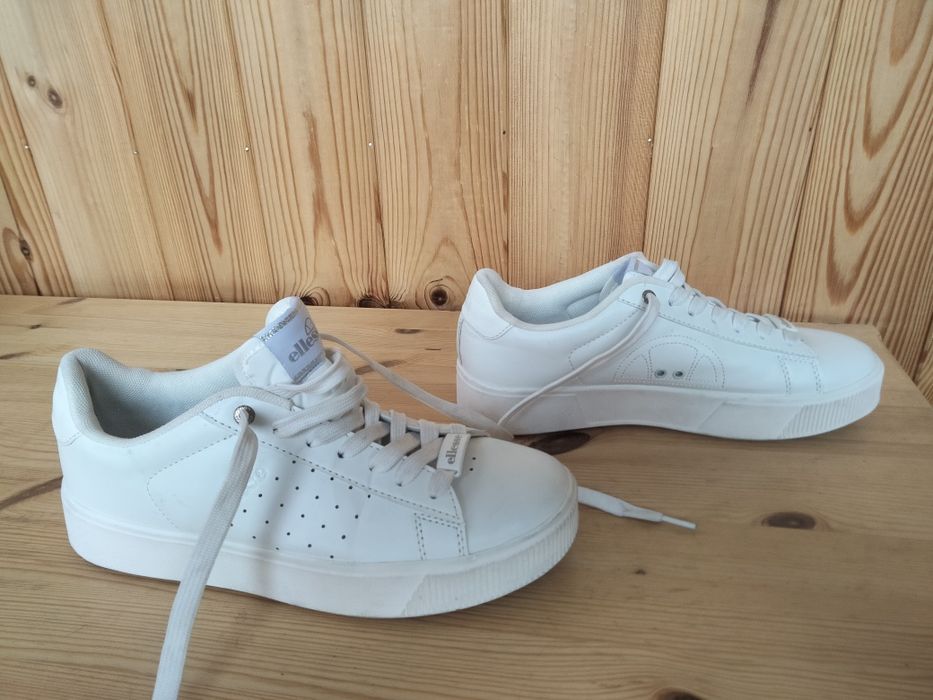 Sprzedam damskie skórzane snikersy firmy ellesse