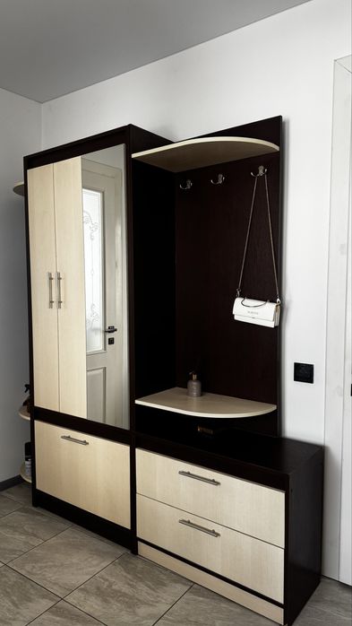 Продам красиву прихожу в коридор