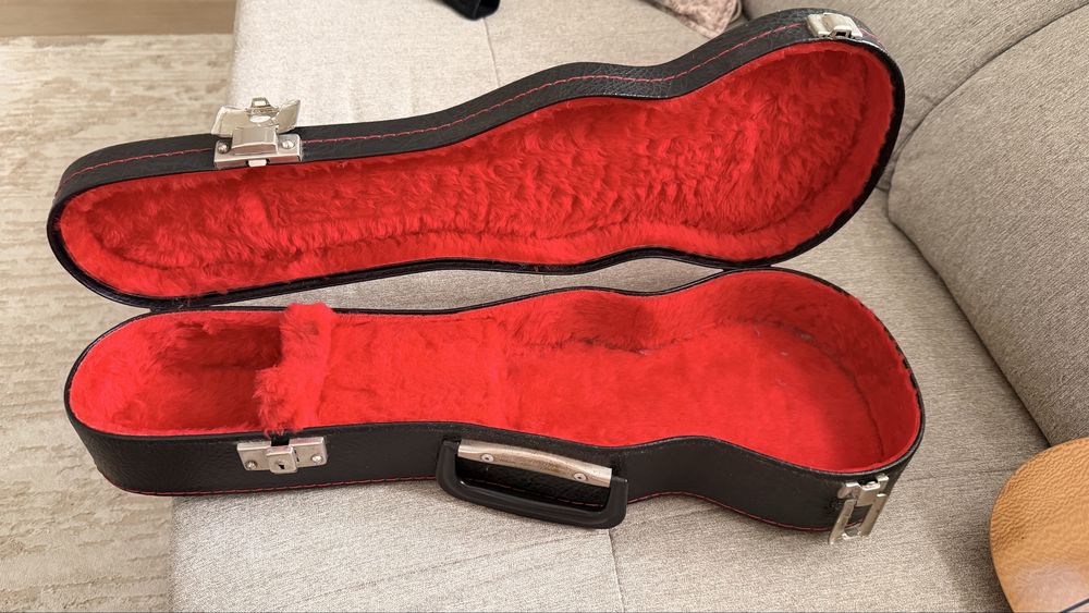 Cavaquinho feito a mão