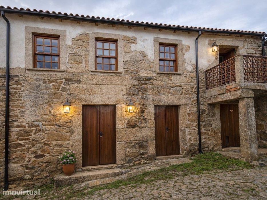 'Casa em Pedra para Recuperar | Perto de Sátão | Elevado Potencial'