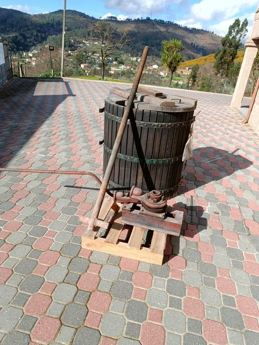 Prensa de vinho sem base + Reladeira