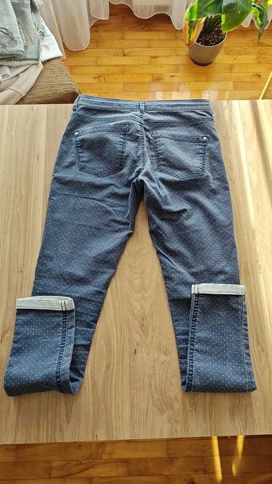 Jeansy damskie Groszki Mohito Leigh 28/32