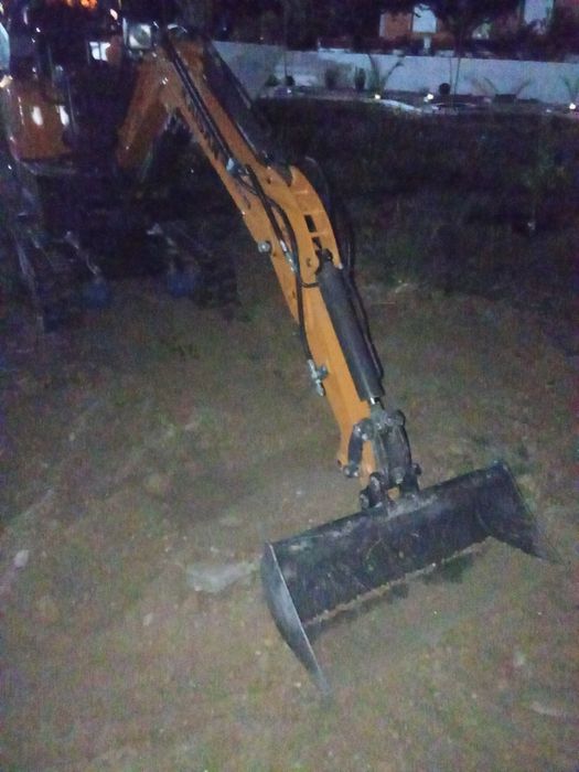 Alugo mini giratória 120€ dia