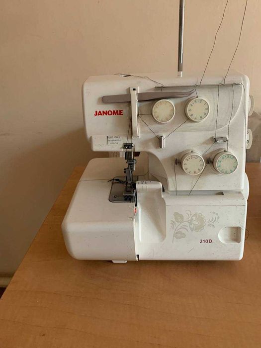 Оверлок Janome 210D