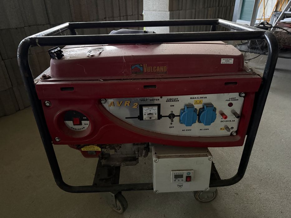 Gerador a gasolina de 13.5 KVA e com caixa de sugurança extra com pouc