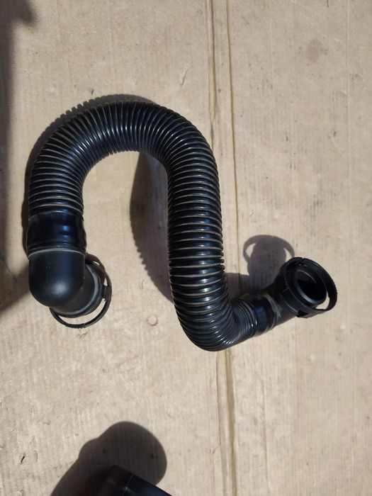 Патрубок фільтра Шкода А5 1.6 BSE1K0131149C 
1K0129610B