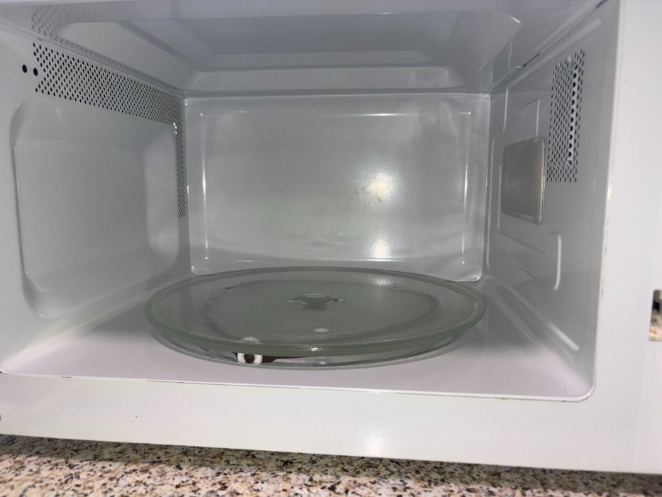 Мікрохвильова піч Samsung MW73BR 800Вт