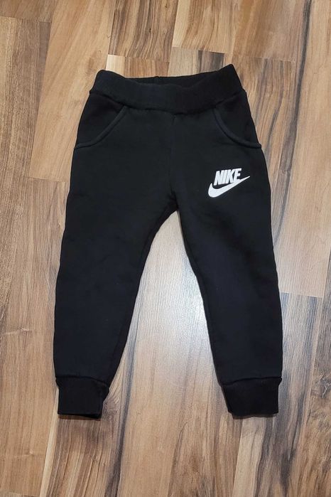 Spodnie dresowe Nike rozm. 98