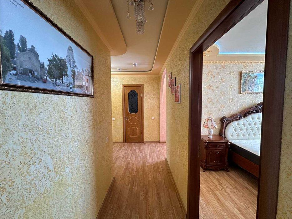 терміново здам 3-кімнатну з ремонотом і меблями Урлівська 23б