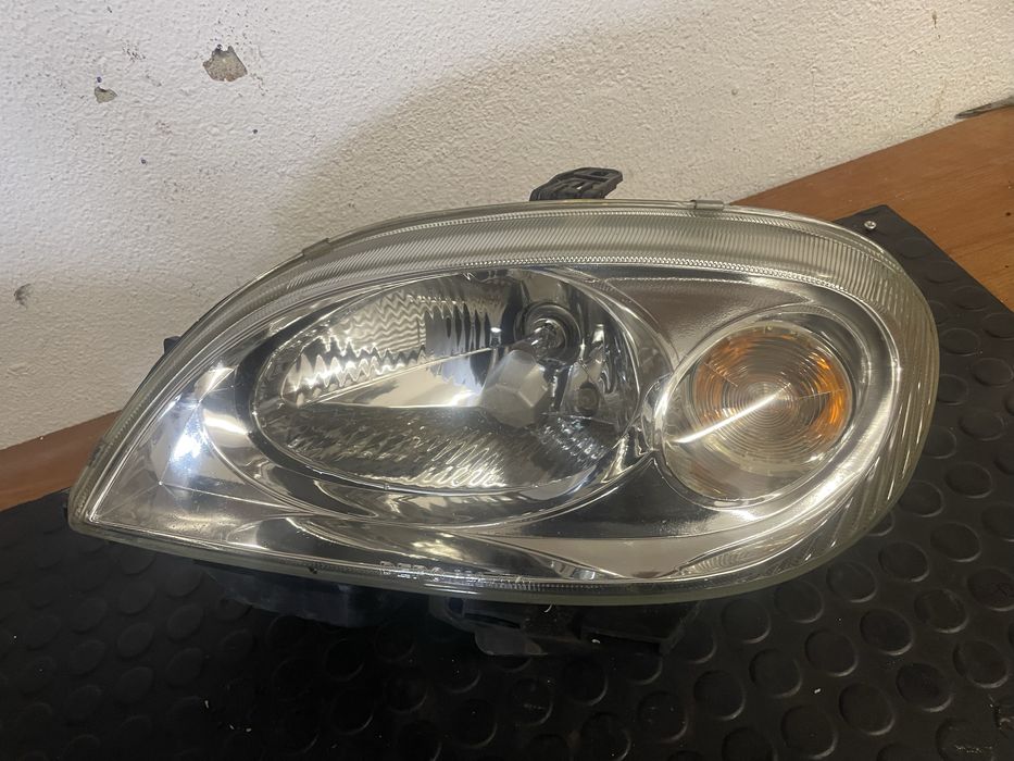 Farol citroen saxo 2000