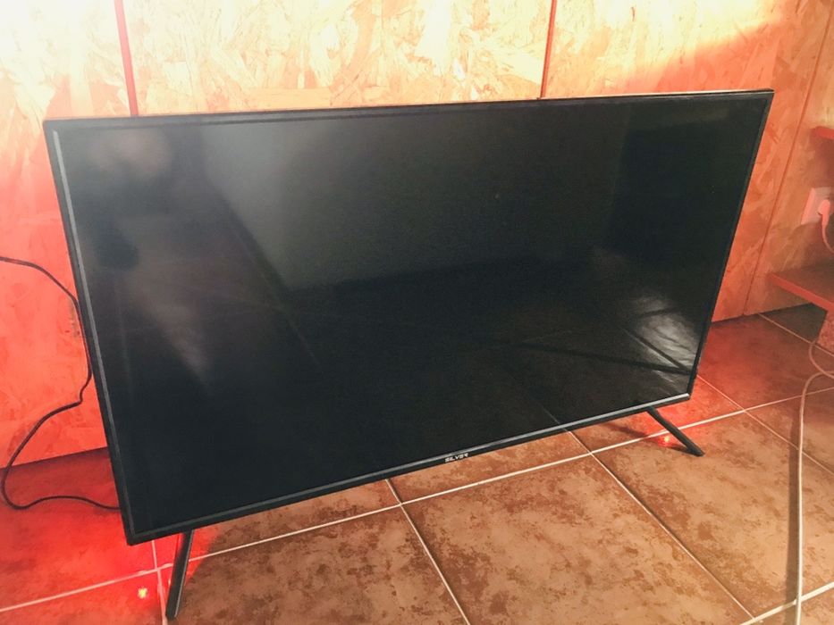 Lcd Smart TV Led Silver 40