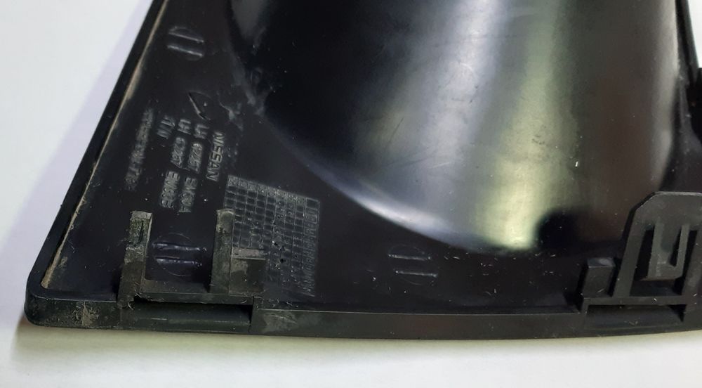 Решітка бампера, заглушка противотуманки ліва NISSAN TIIDA 62257EM30A