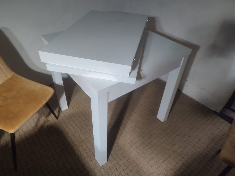 Stół rozkładany spory