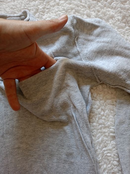 Szary cienki sweterek MANGO 140