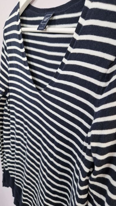 Granatowy miękki sweter w białe paski w stylu marynarskim GAP S M L