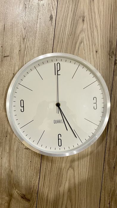 Zegar ścienny srebrny Jysk 30 cm