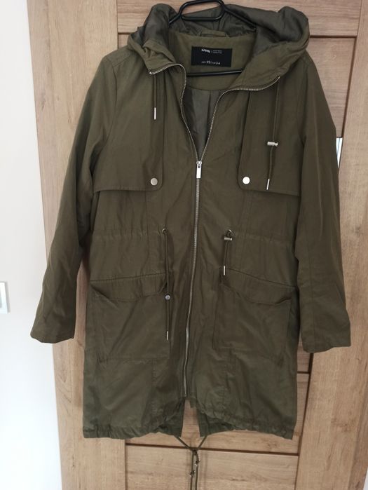 Kurtka parka, płaszcz przeciwdeszczowy rozmiar 34/XS Sinsay kolor khak