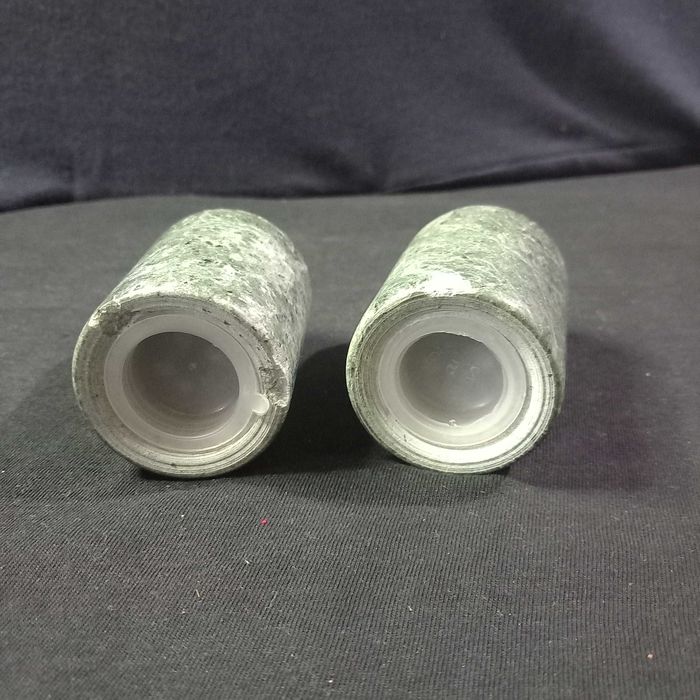 Pimenteiro e saleiro em pedra