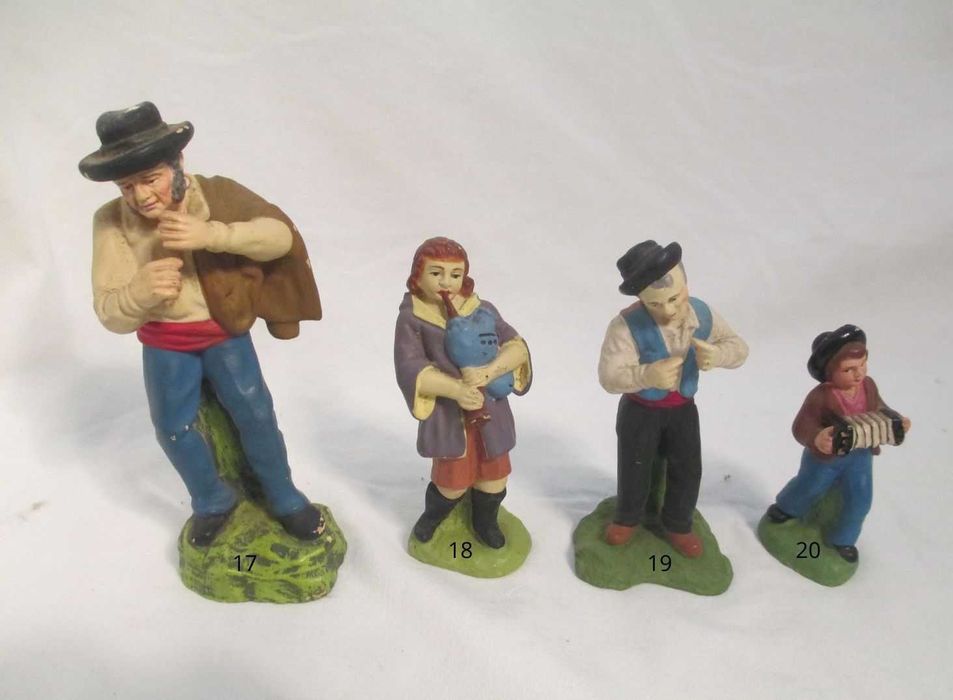 Figuras de presépio em cerâmica antigas