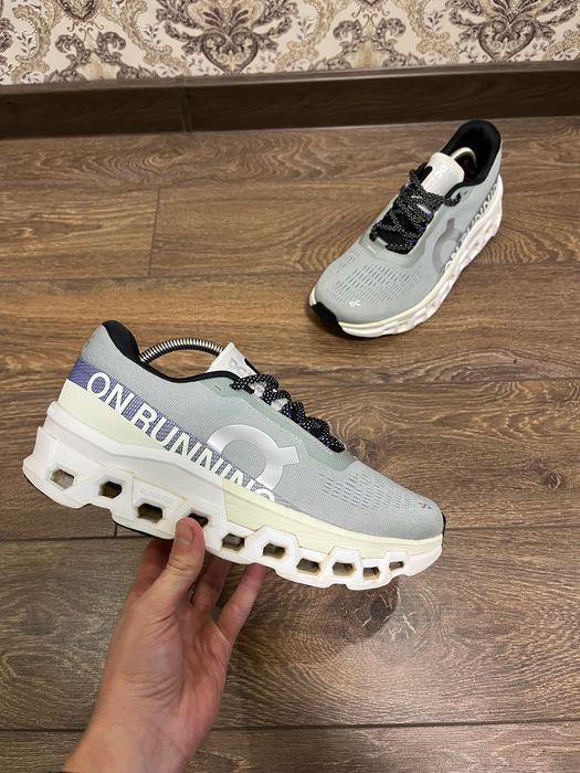 Кроссовки on cloudmonsterразмер 42 27