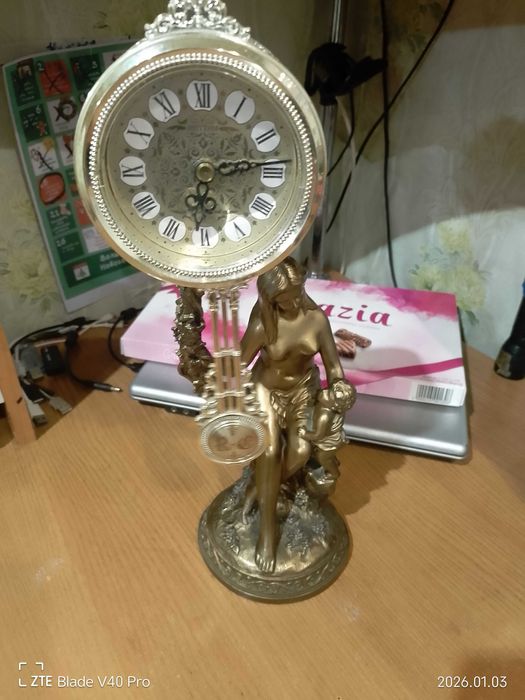 Продам часы статуэтка женщина с ребенком
