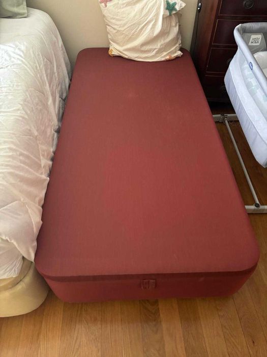 Cama sommier com arrumação
