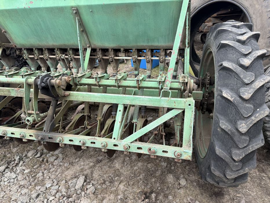 Сівалка зернова сз 3/6 робочий стан