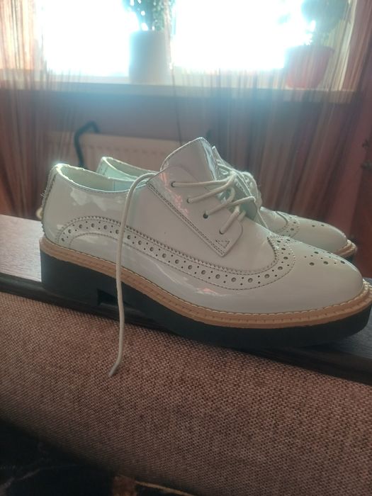 Туфлі  36 натур.лак жіночі