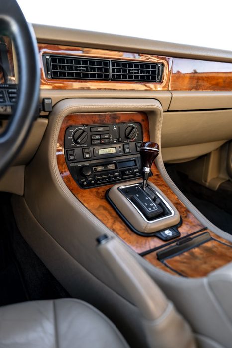 Jaguar XJ6 Gold Edition