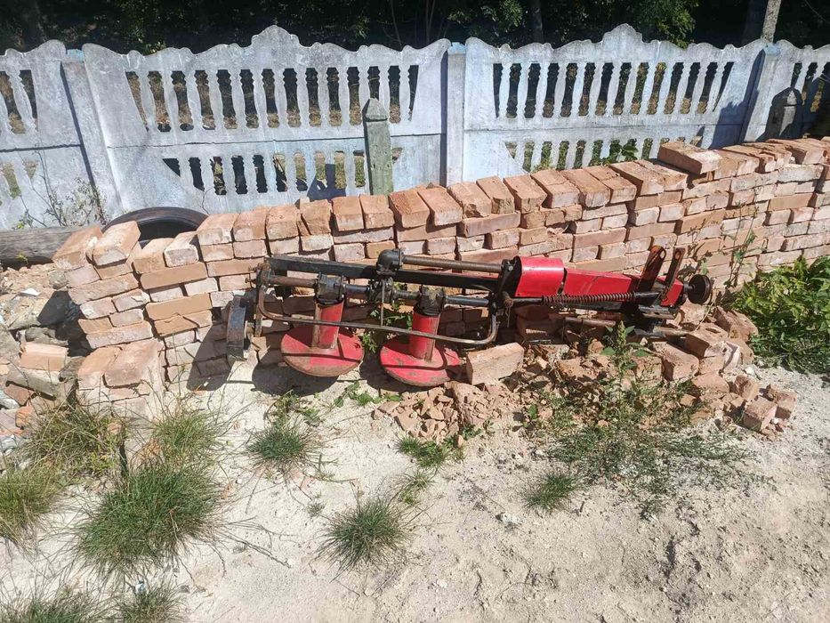 Продам трактор терміново.