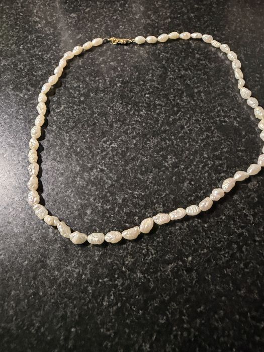 Colar mar de perolas com fecho de ouro 19k