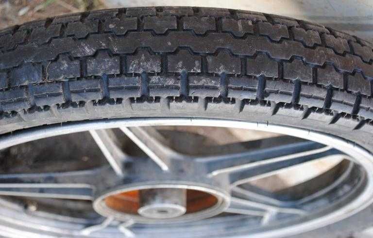 Колесо 18*1,85 в компл з 3.00-18 на мопед. Мото ЗЧ, запчастина.